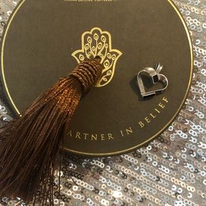 pendant necklace w black coral